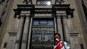 Bolsa de Valores de Lima cae mientras Wall Street logra recuperarse