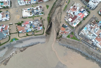La limpieza del cauce del río Seco Malanche permitió retirar más de 28.000 metros cúbicos de sedimentos para proteger a 3.000 habitantes. REUTERS/Sebastian Castaneda