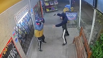 “¡Pará, pará!”: un motochorro le disparó a los pies a un joven para robarle en Berazategui