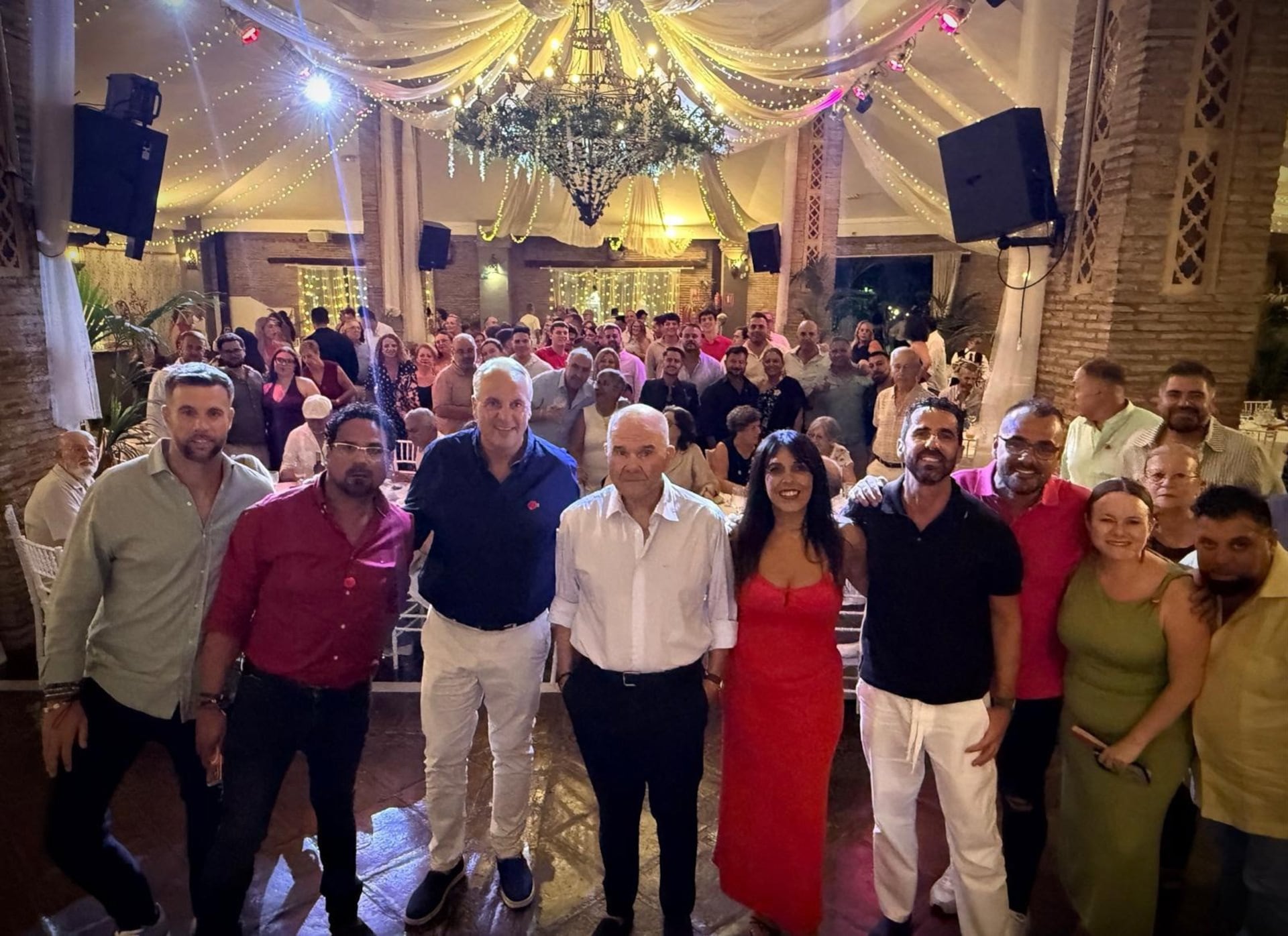 11/08/2026 El expresidente de la Junta de Andalucía y del PSOE, Manuel Chaves, y el alcalde de San Roque, Juan Carlos Ruiz Boix, en un un acto con militantes en la Feria de San Roque.POLITICA PSOE DE SAN ROQUE