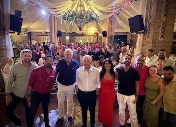 11/08/2026 El expresidente de la Junta de Andalucía y del PSOE, Manuel Chaves, y el alcalde de San Roque, Juan Carlos Ruiz Boix, en un un acto con militantes en la Feria de San Roque.
POLITICA
PSOE DE SAN ROQUE