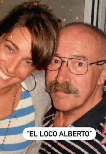 Dani La Chepi junto a