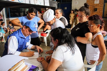 La Corte precisó que el análisis debe centrarse en identificar quién asume la responsabilidad principal y estructural de la familia, así como el impacto que genera la privación de la libertad sobre el núcleo familiar - crédito Defensoría del Pueblo