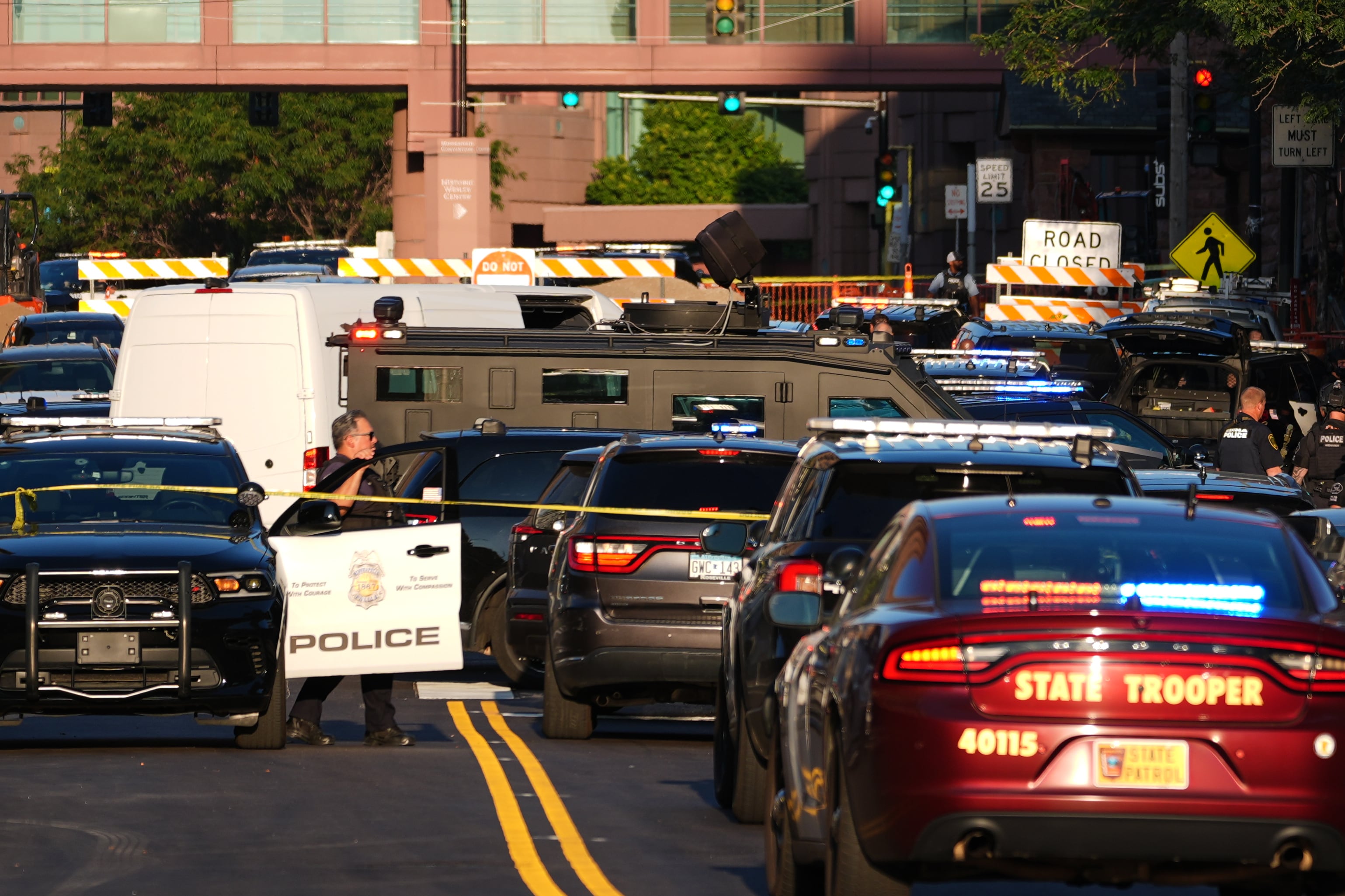 El Departamento de Policía de Minneapolis respondió al llamado poco después de las 16:30 y pidió al público evitar la zona (AP Photo/Ellen Schmidt).