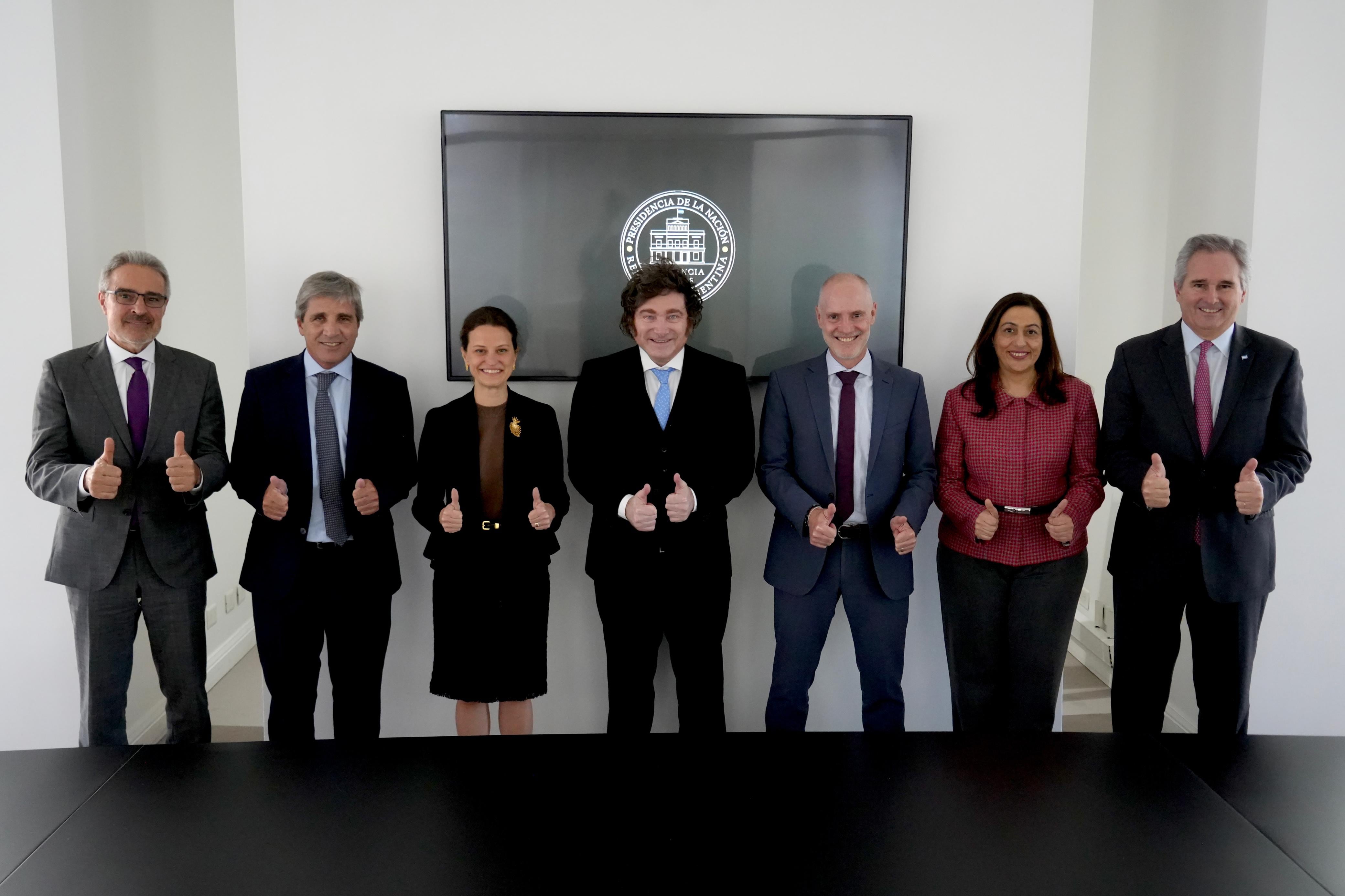 El presidente Javier Milei se reunió con autoridades del Banco Mundial en la quinta de Olivos