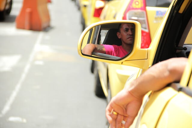 Una serie de incidentes recientes con víctimas afectadas por drogas incapacitantes ha motivado a las entidades de seguridad a intensificar las pesquisas, al recalcar la gravedad de los delitos cometidos en taxis y servicios similares - crédito Colprensa