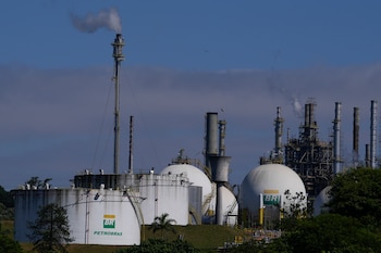 Vista de la refinería de petróleo Capuava de Petrobras en Maui, en las afueras de Sao Paulo, Brasil. (AP Foto/Andre Penner, File)