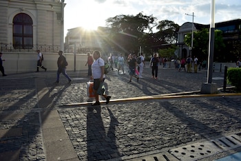 Vida cotidiana en el Centro Histórico de San Salvador, El Salvador.