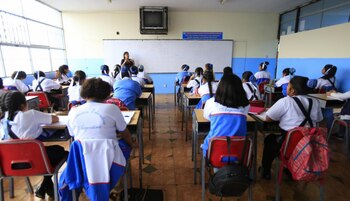 Estudiantes de escuelas públicas no
