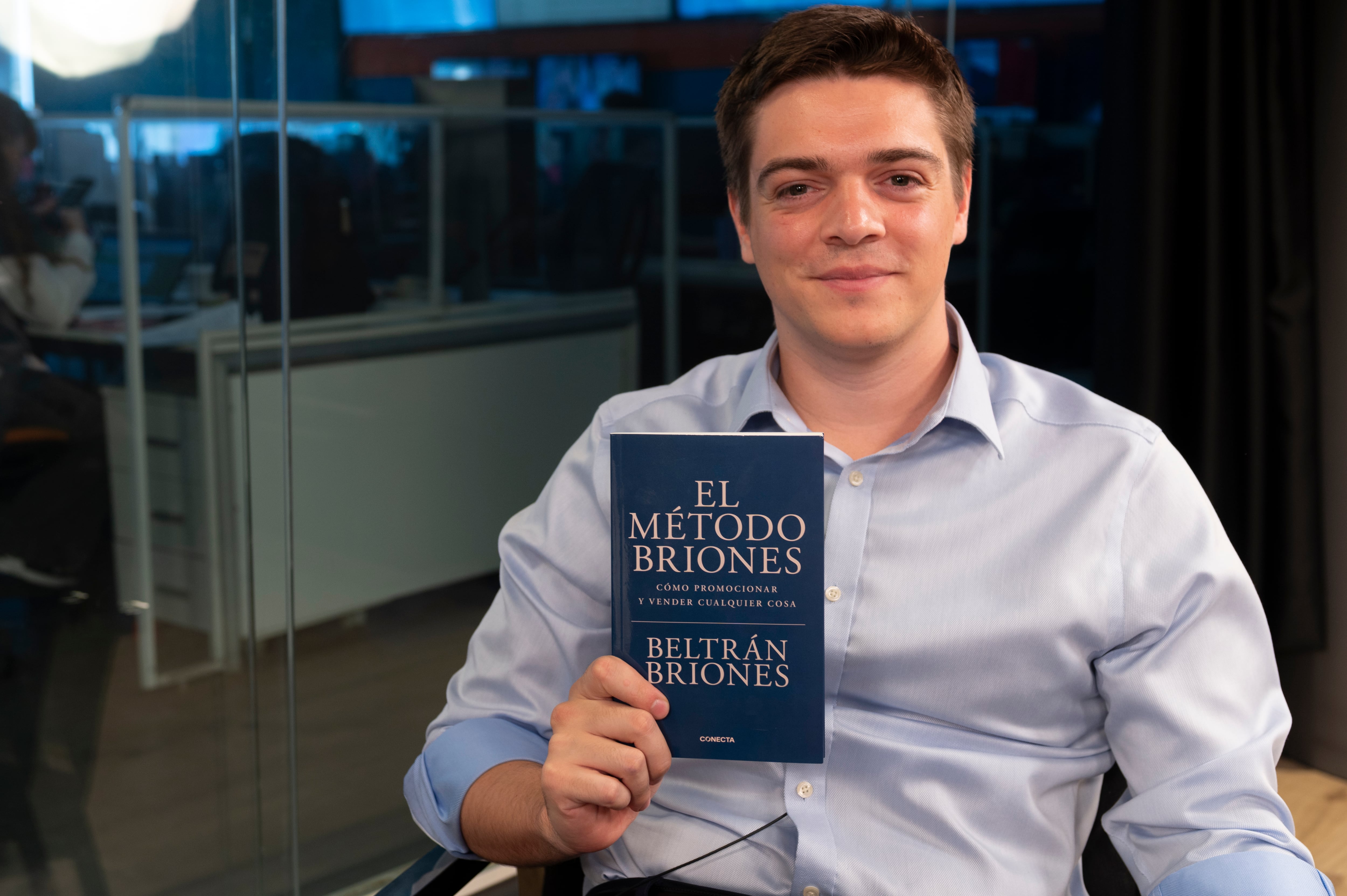 Beltrán Briones presentó su primer libro