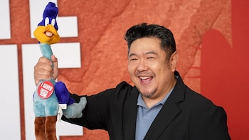 Murió Eric Bauza, la voz moderna de Bugs Bunny y el Pato Lucas