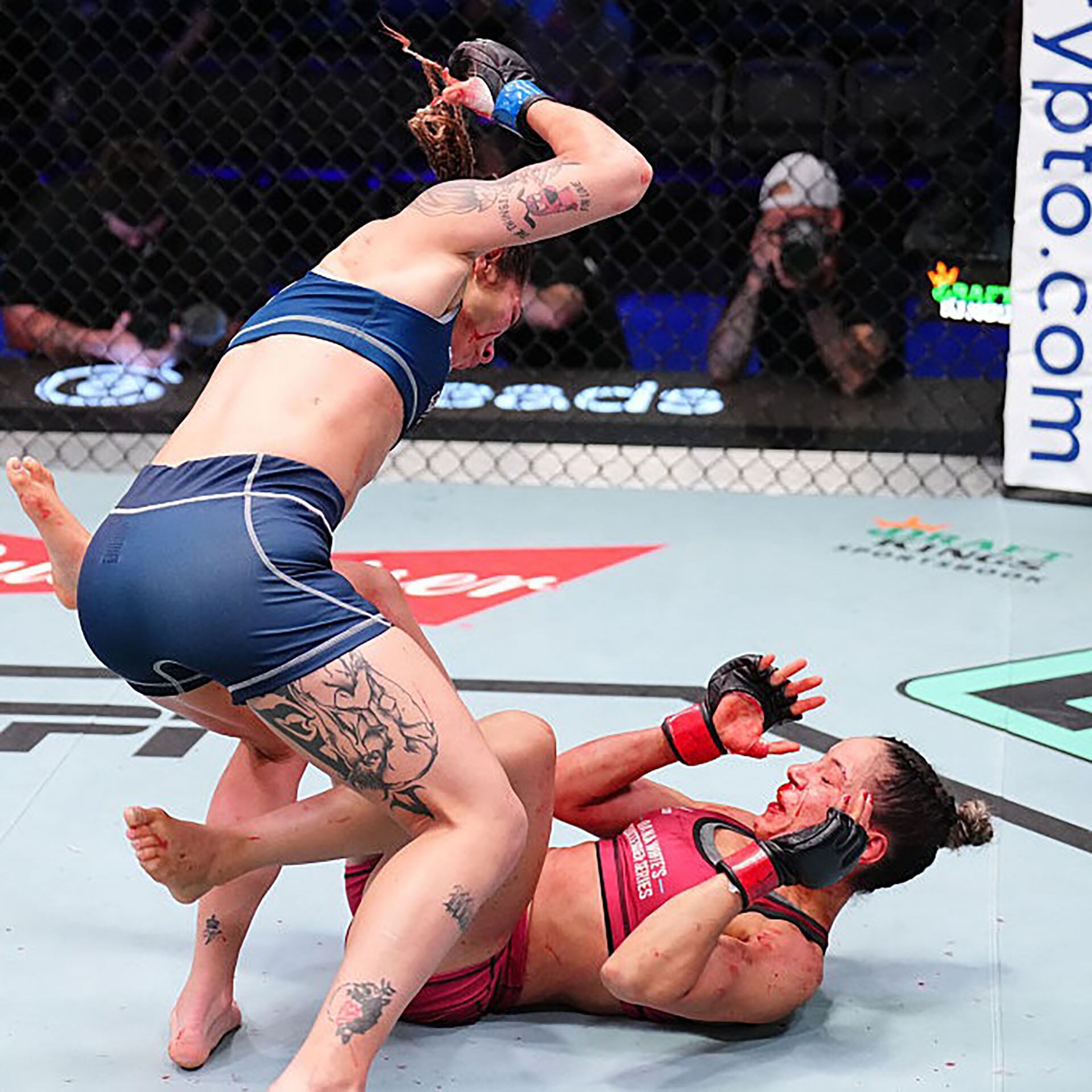 El presidente de UFC se rindió ante las luchadoras (@ufcespanol)