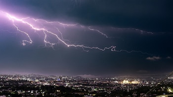 El Salvador prevé lluvias con tormentas eléctricas, ráfagas de viento y posible granizo durante el fin de semana