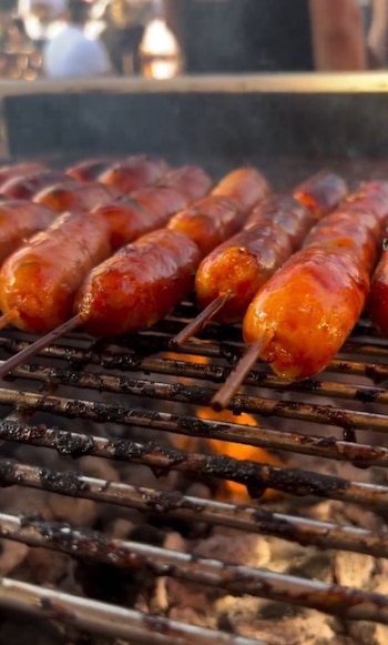 El éxito de D’Carnilsa: cómo Carlos Andrés Quintero conquistó Europa con el sabor colombiano - crédito @dcarnilsa/IG