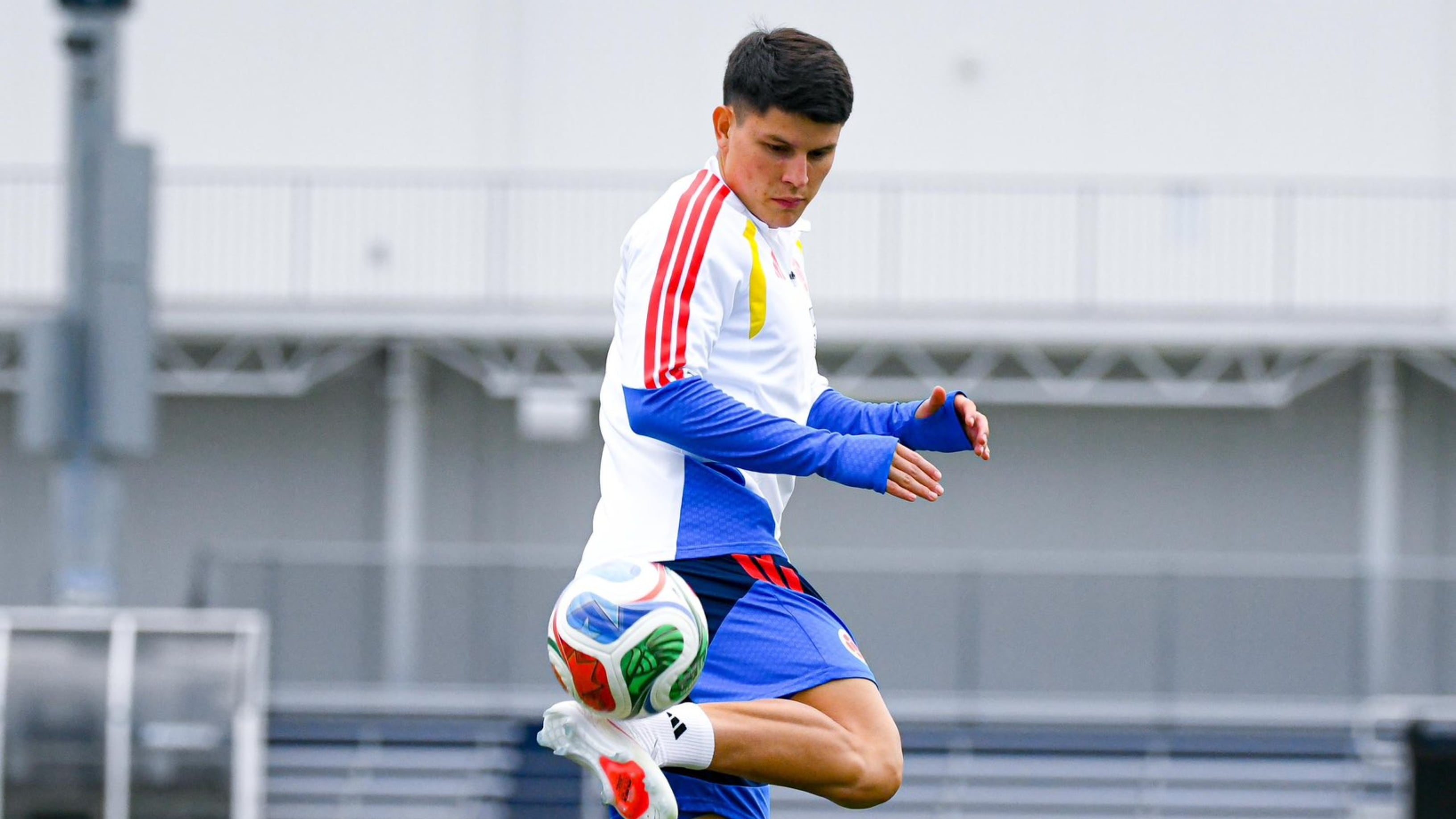 Daniel Arcila jugó solamente ante Perú y se metió entre los destacados de la triple fecha de amistosos - crédito FCF