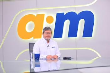 Dagoberto Arévalo, presidente de ANDA, durante su participación en el programa Entrevista AM, donde expuso los avances y proyectos de modernización para el acceso y control de calidad del agua en El Salvador (Foto cortesía Entrevista am).