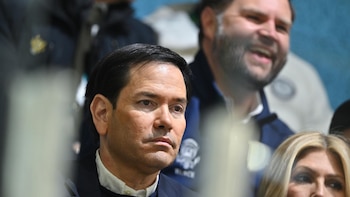 Rubio tiende la mano a