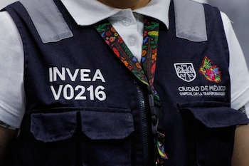 Los verificadores del INVEA emplearán cámaras corporales, uniformes oficiales y credenciales con código QR para validar las inspecciones. (X/ @CDMXConsejeria)