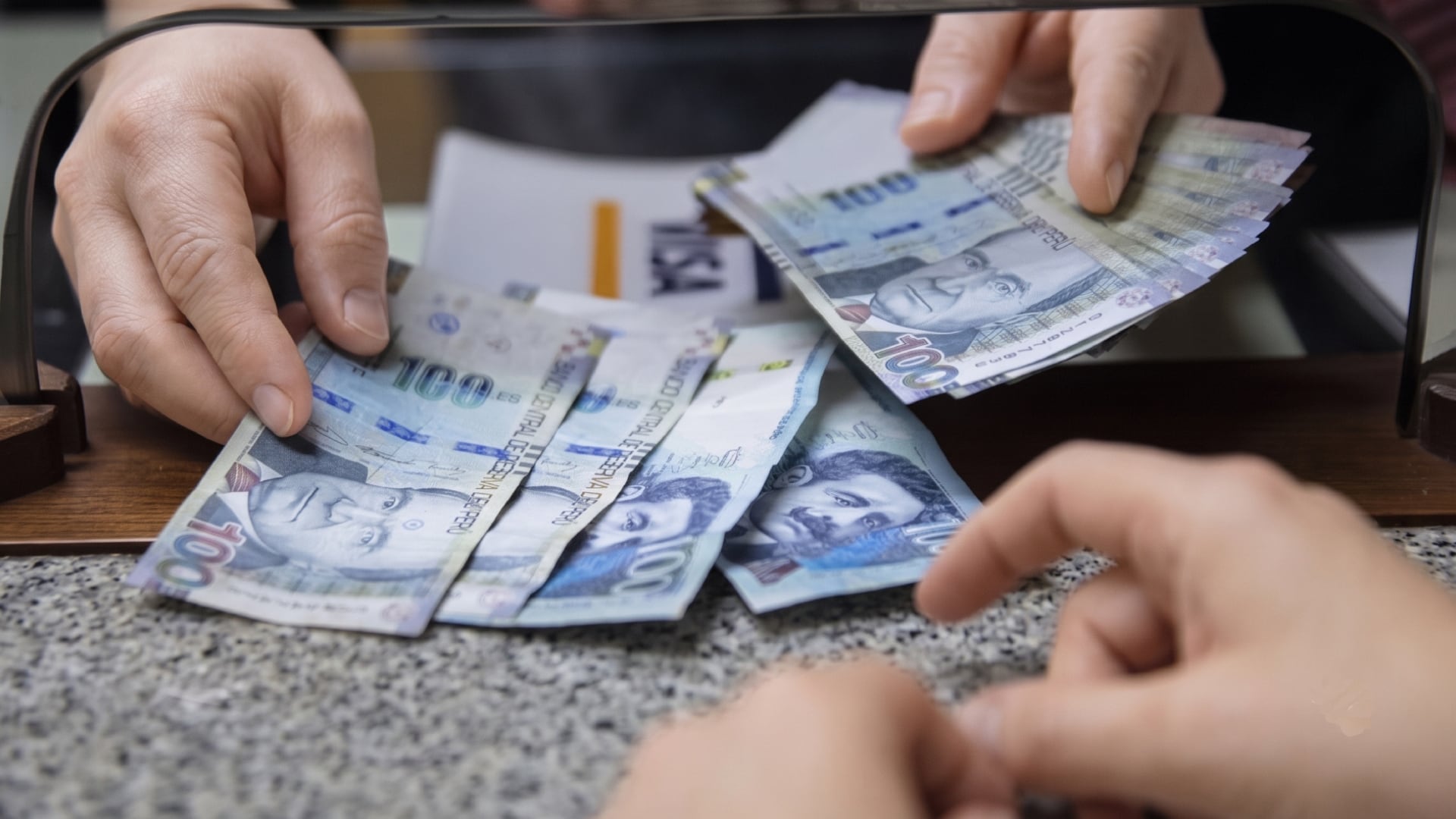 ¿Es posible dejar de aportar a la AFP y así tener más dinero disponible a fin de mes?