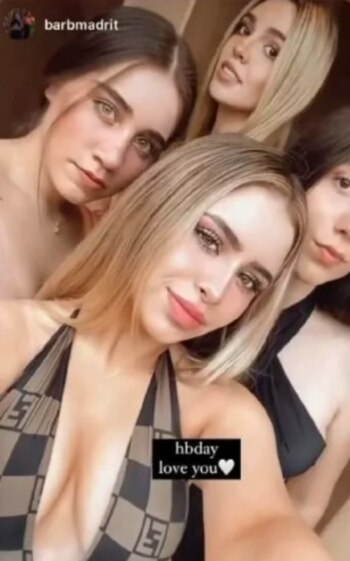 Las amigas de Amely se