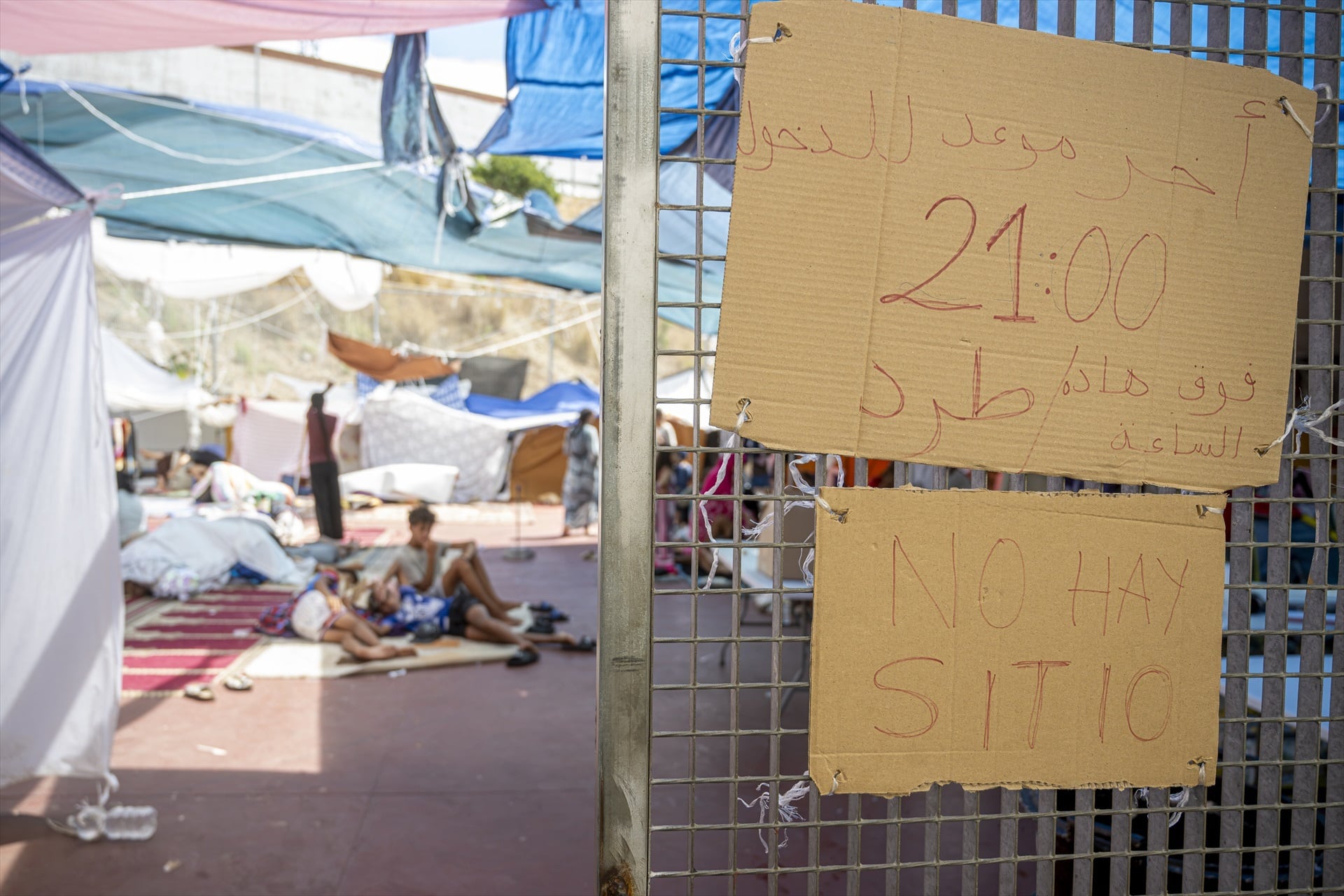 (Foto de ARCHIVO) Migrantes alojados en un colegio, a 24 de agosto de 2026, en Ceuta (España). (Marcos Moreno / Europa Press)