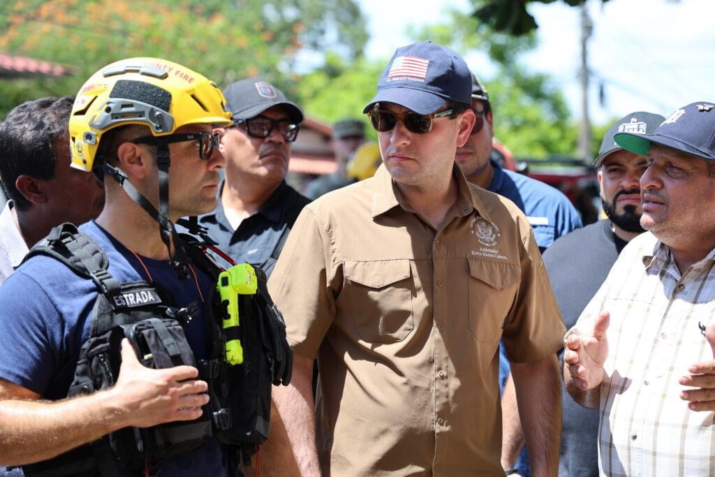 El embajador de Estados Unidos en Panamá, Kevin Marino Cabrera, anunció el envío de más de 30 toneladas de ayuda humanitaria para las familias afectadas por el terremoto. Tomada de la Embajada de EU