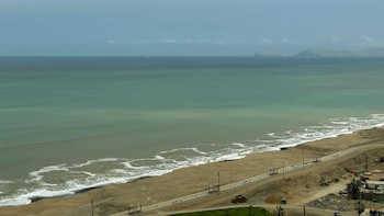 Costa Verde - Perú - El mar turquesa frente a Lima expone los efectos del calentamiento costero| Foto: Paula Elizalde (Infobae Perú)de septiembre