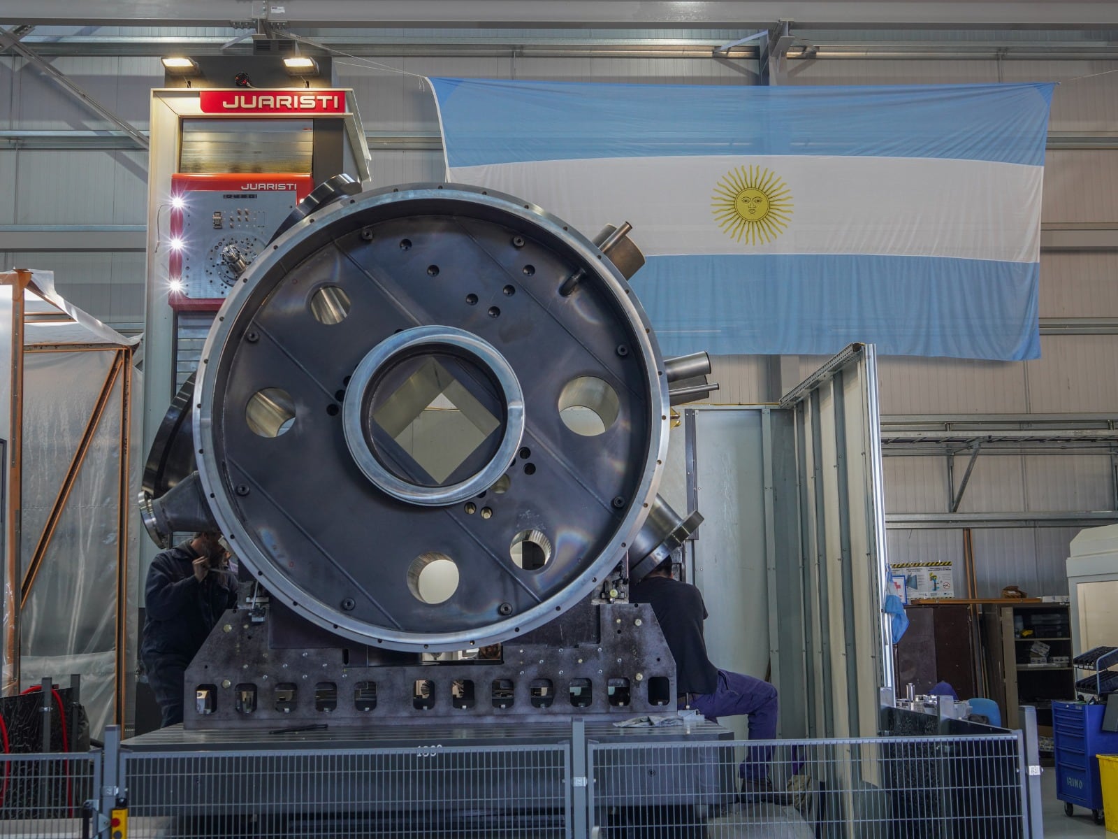 El sindicato ATE sostuvo que los despidos en la CNEA afectan a profesionales, investigadores, técnicos y personal especializado del desarrollo nuclear argentino.