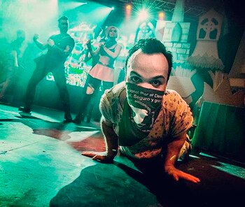 Hernán con el pañuelo verde