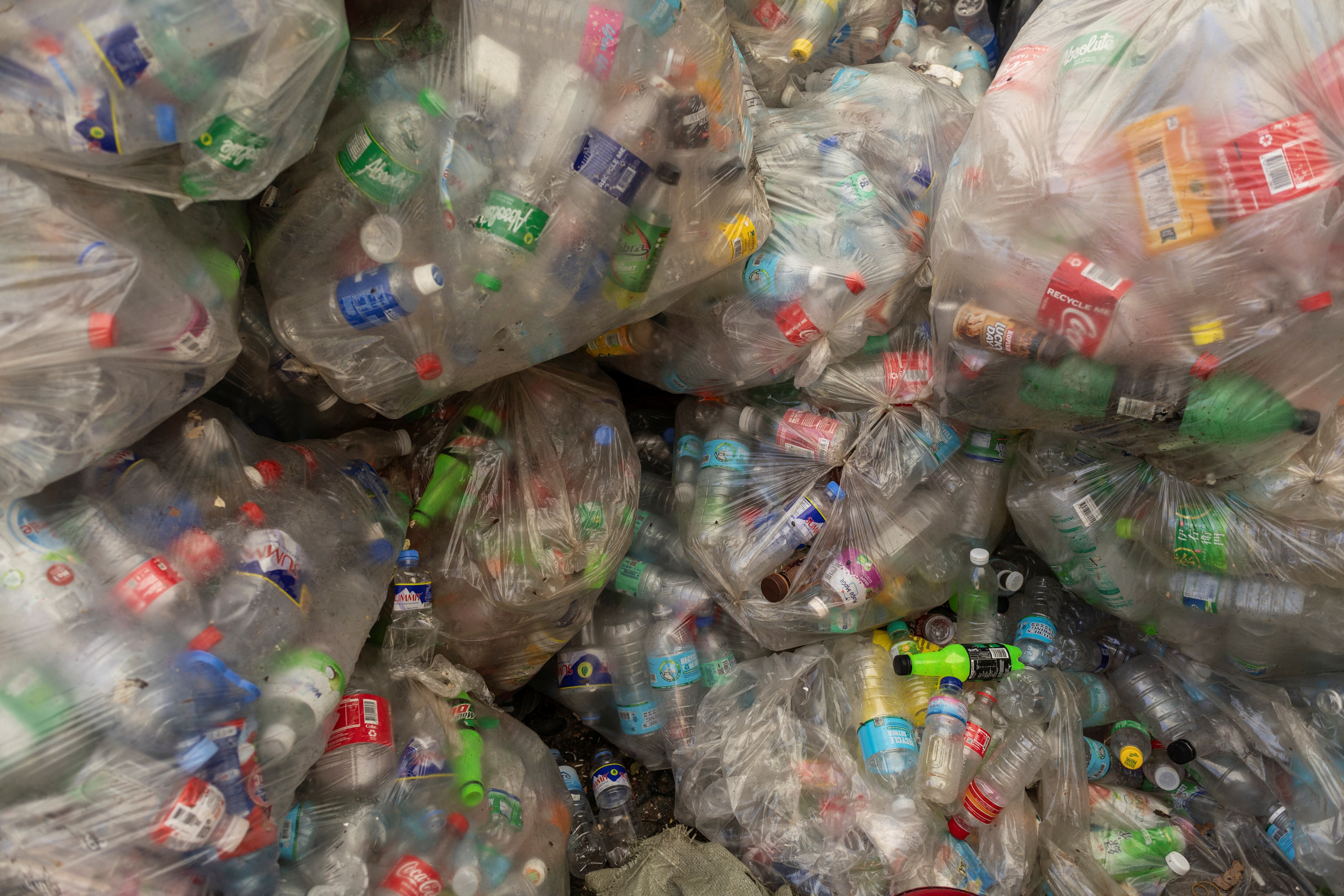 Bolsas de botellas de plástico. REUTERS/Eloisa Lopez