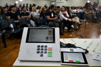 Brasil exhibió por primera vez el interior de una urna electrónica