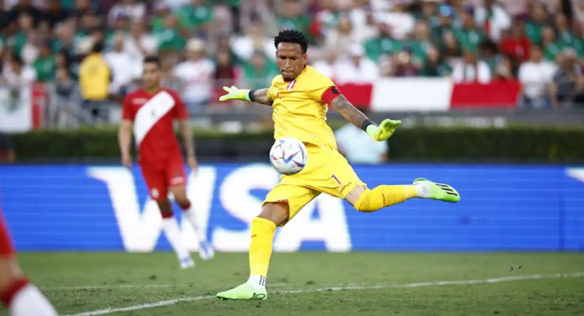 El guardameta del combinado nacional enfrentará a México este martes 29 de septiembre en Nueva Jersey con 127 partidos en su haber. Si disputa el amistoso, alcanzará las 128 apariciones con la Blanquirroja y se colocará entre los cinco futbolistas más convocados de la historia (Selección Peruana)