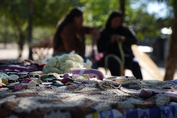 Artesanías con chaguar de la comunidad wichí en Tartagal. Dependen de la reproducción y replantación de nuevos chaguaderales fuera del monte