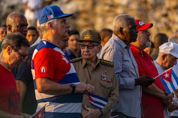Raúl Castro asumió la dictadura cubana en 2006 tras la enfermedad de su hermano Fidel Castro y dejó el cargo en 2018, cuando transfirió el poder a Miguel Díaz-Canel (AP)