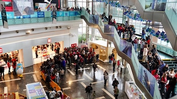 Furor y largas colas por la apertura del segundo local de Miniso en la Argentina: el gigante del retail al que reemplazó