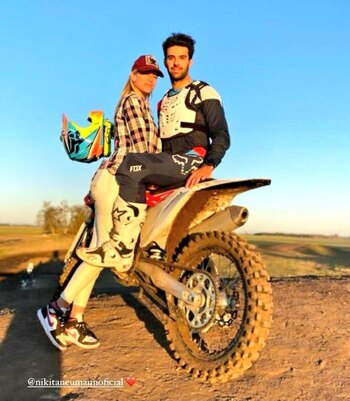 Nicole y José Manuel blanquearon