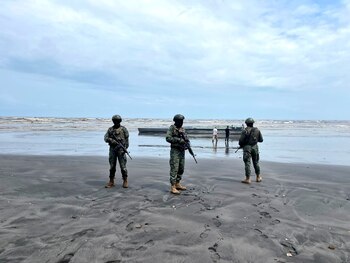 Miembros de la Armada de