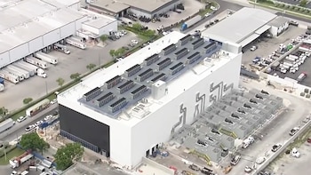Vista aérea de una instalación industrial en el área metropolitana de Tucson