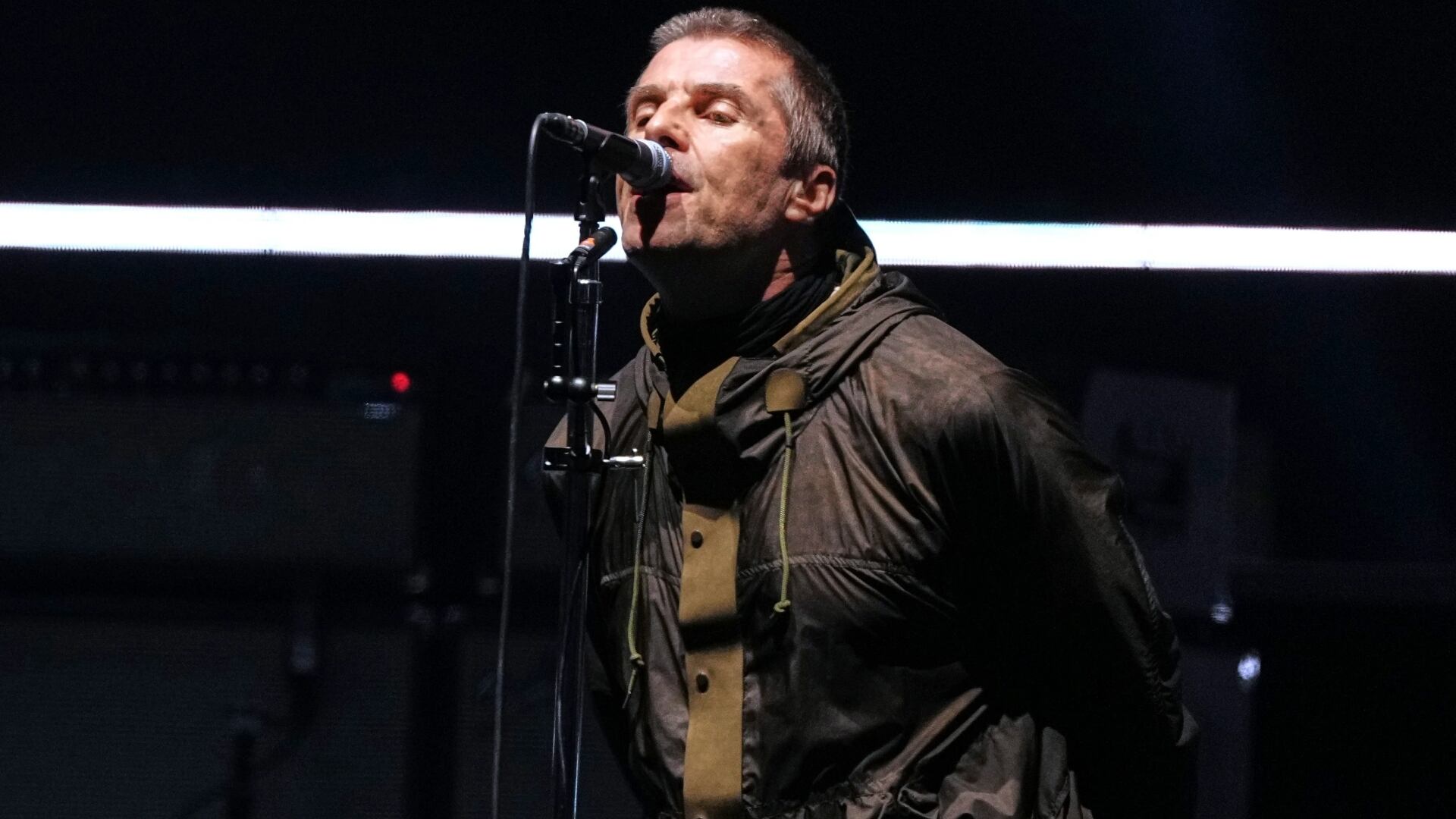 Mensajes enigmáticos en redes sociales mantienen la incertidumbre sobre nuevos proyectos musicales de Liam Gallagher (Foto: AP)