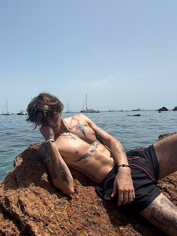 Felipe Fort, durante sus vacaciones por el litoral mediterráneo español, donde conoció a Mary Di