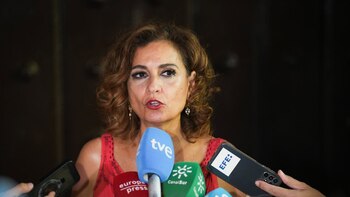 Montero muestra su "preocupación" por el incendio en Niebla (Huelva): "Terrible el verano de incendios"