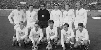 Checoslovaquia jugó bajo esa denominación hasta 1990 (Wikipedia)