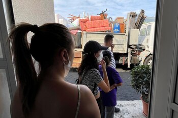 Los residentes se paran en