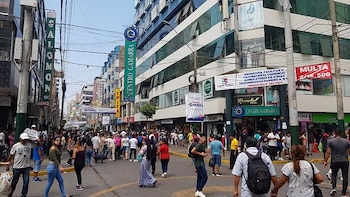 La campaña por Fiestas Patrias impulsa las expectativas de los comerciantes, aunque el cambio climático ha frenado las ventas.