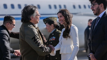 Gustavo Petro llegó a Barcelona, España, para participar en la Cumbre en Defensa de la Democracia