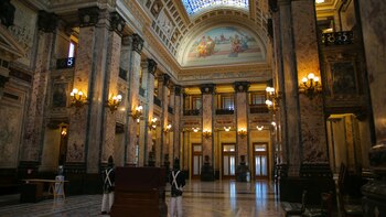 Senado uruguayo expulsa a exlegislador