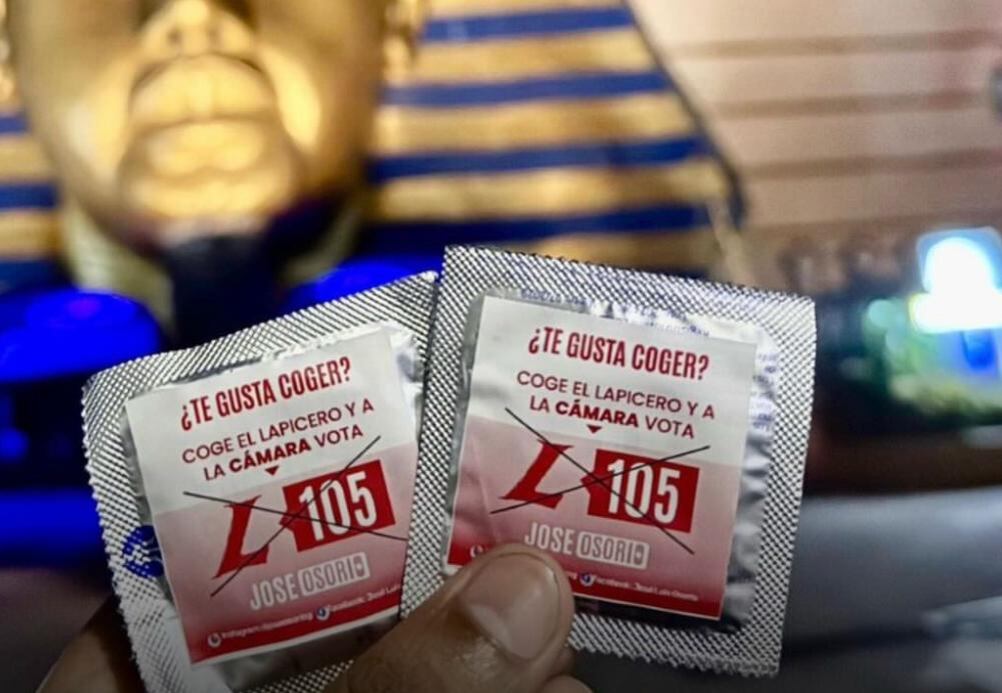 José Osorio y su equipo repartieron condones - crédito José Osorio