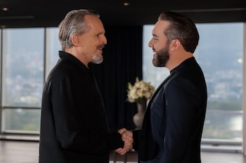 Miguel Bosé respalda la gestión presidencial de Bukele, calificando los cambios en El Salvador como "palpables e impresionantes". (Cortesía: Miguel Bosé)