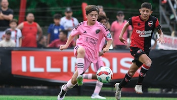 Thiago Messi, Antonela Roccuzzo y Celia Messi en Newells Inter miami