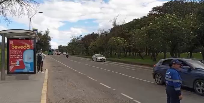 La comunidad denunció restricciones para la circulación de motocicletas y vehículos en el sector. - crédito @BogotaTransito / X (referencia)